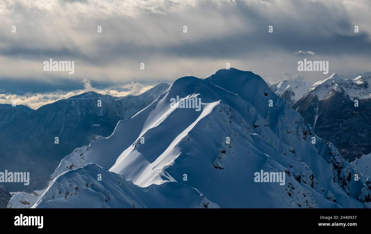 Auf dem Berg Zoncolan, Karnischen alpen nach einem großen Schneefall. Provinz Udine, Region Friaul-Julisch Venetien, Italien Stockfoto
