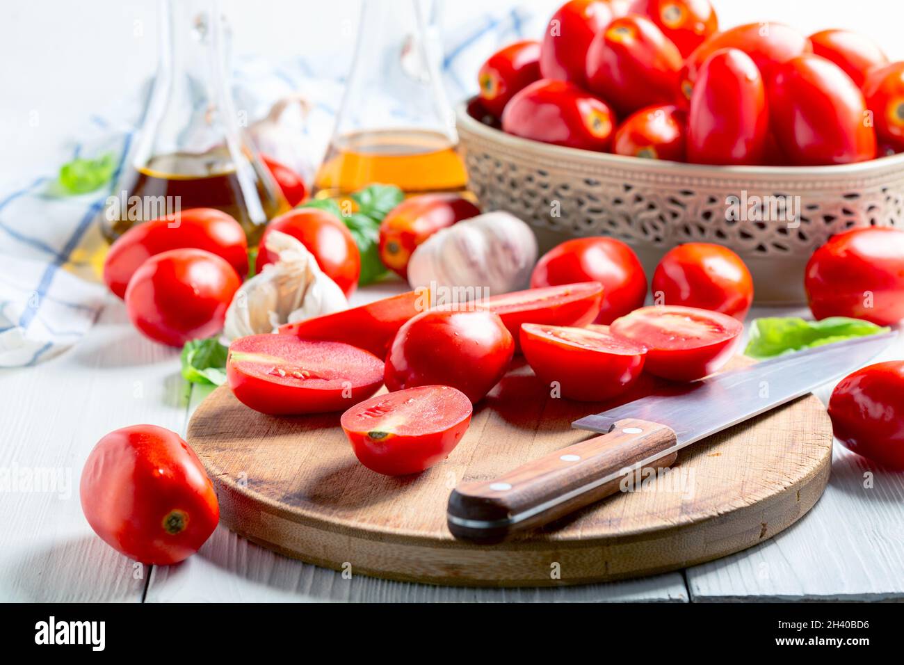 Halbe reife Tomaten. Stockfoto