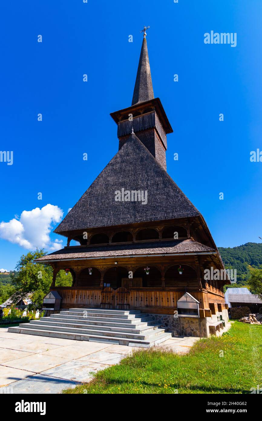 Kloster aus Maramures Dörfern, aus Rumänien, mit traditioneller und speziell rumänischer Holzarchitektur Stockfoto