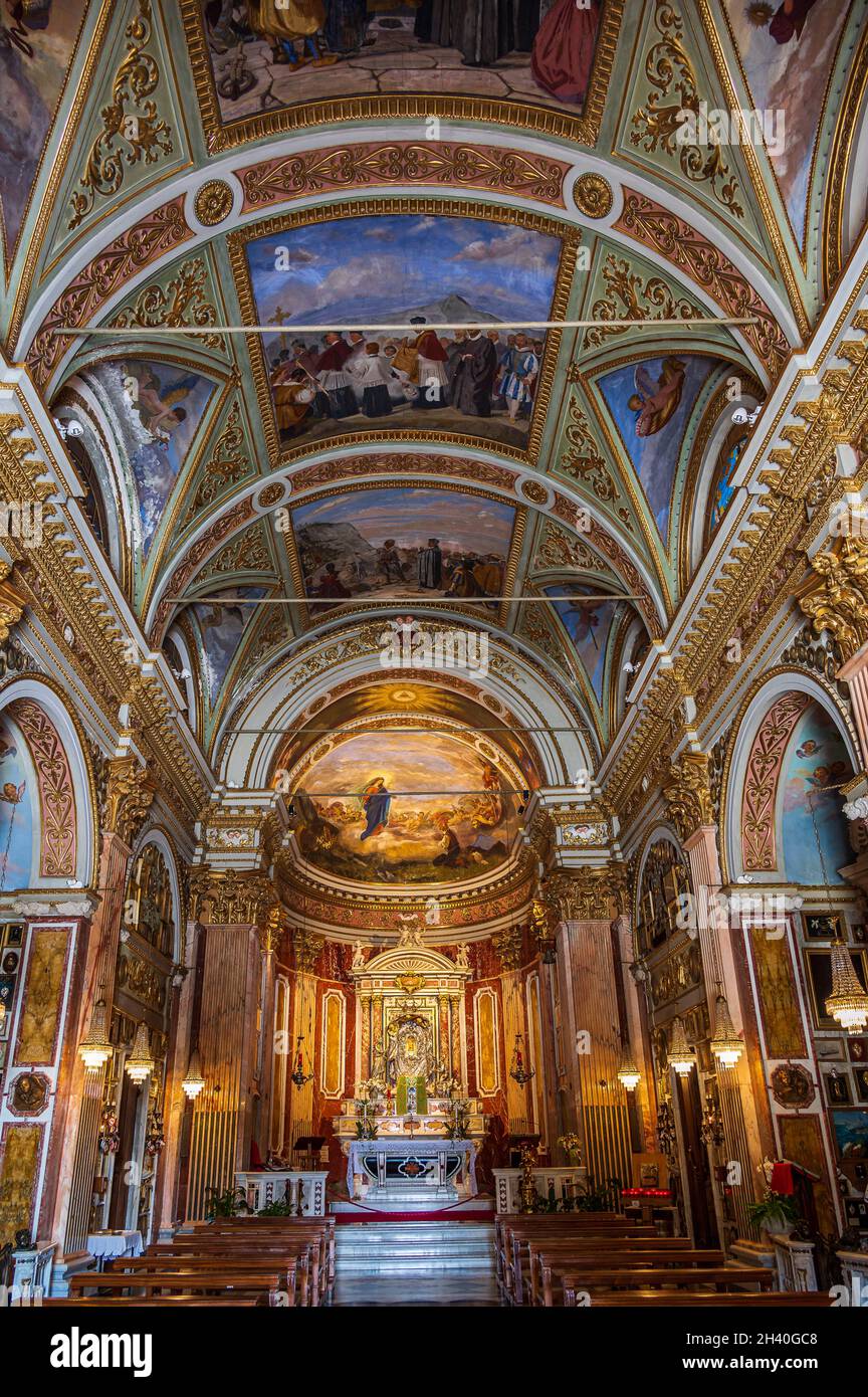 Im Inneren der Wallfahrtskirche von Montallegro Stockfoto