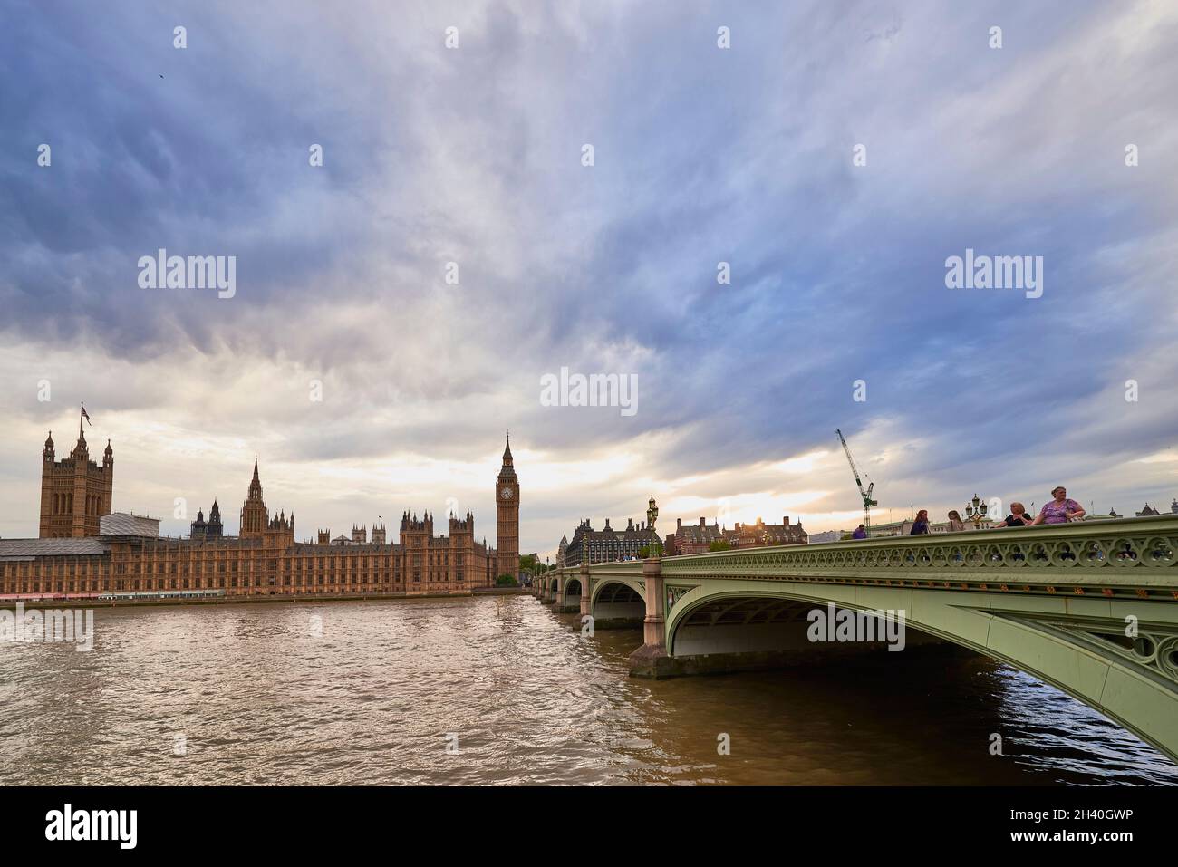 Westminster Bridge über die Themse mit Houses of Parliament und Big Ben in London, Großbritannien Stockfoto