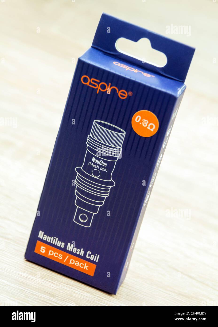 Hamburg, Deutschland - Oktober 31 2021: E-Zigaretten und Aspire Nautilus Mesh Coil Stockfoto