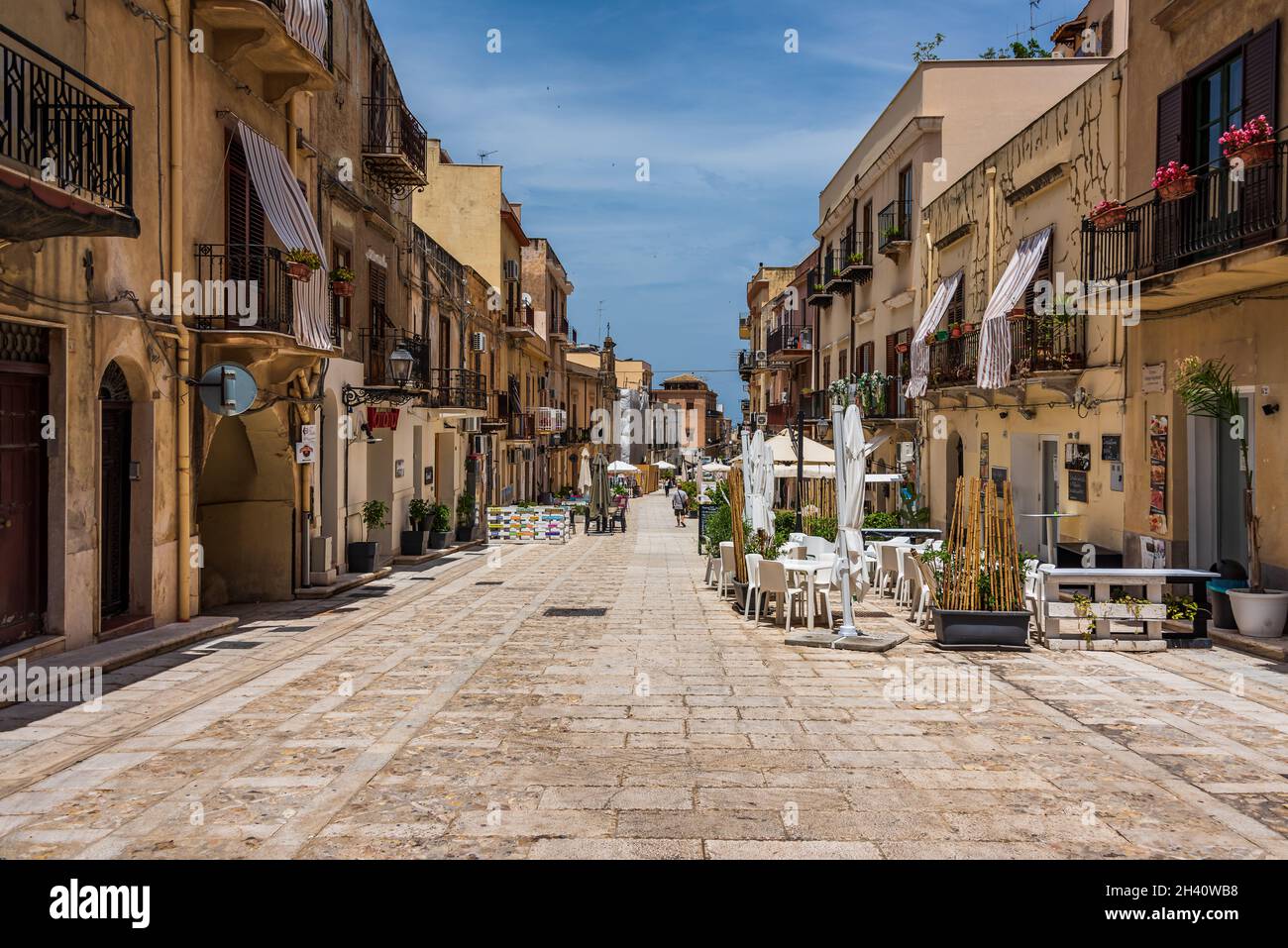Straße in der Altstadt von Castellammare del Golfo Stockfotografie - Alamy