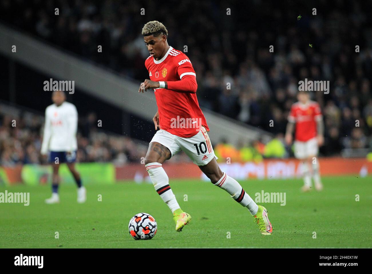 Marcus Rashford von Manchester United in Aktion. Premier League Spiel, Tottenham Hotspur gegen Manchester Utd im Tottenham Hotspur Stadium in London am Samstag, den 30. Oktober 2021. Dieses Bild darf nur für redaktionelle Zwecke verwendet werden. Nur zur redaktionellen Verwendung, Lizenz für kommerzielle Nutzung erforderlich. Keine Verwendung bei Wetten, Spielen oder Veröffentlichungen in einem Club/einer Liga/einem Spieler. Bild von Steffan Bowen/Andrew Orchard Sports Photography/Alamy Live News Stockfoto