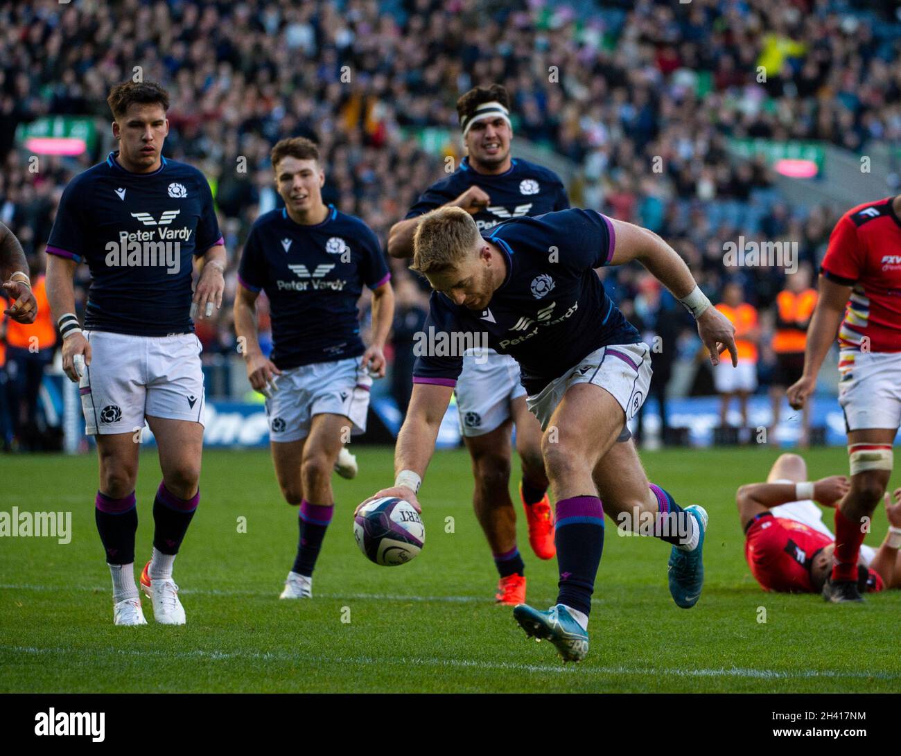 Autumn Nations Series - Schottland / Tonga. Oktober 2021. Schottland ist Gastgeber des ersten Spiels der Autumn Nations Series 2021 im Murrayfield Stadium, Edinburgh, Schottland. VEREINIGTES KÖNIGREICH. Bild zeigt: Der rechte Flügel von Schottland, Kyle Steyn, erzielt seinen vierten Versuch des Spiels. Quelle: Ian Jacobs/Alamy Live News Stockfoto