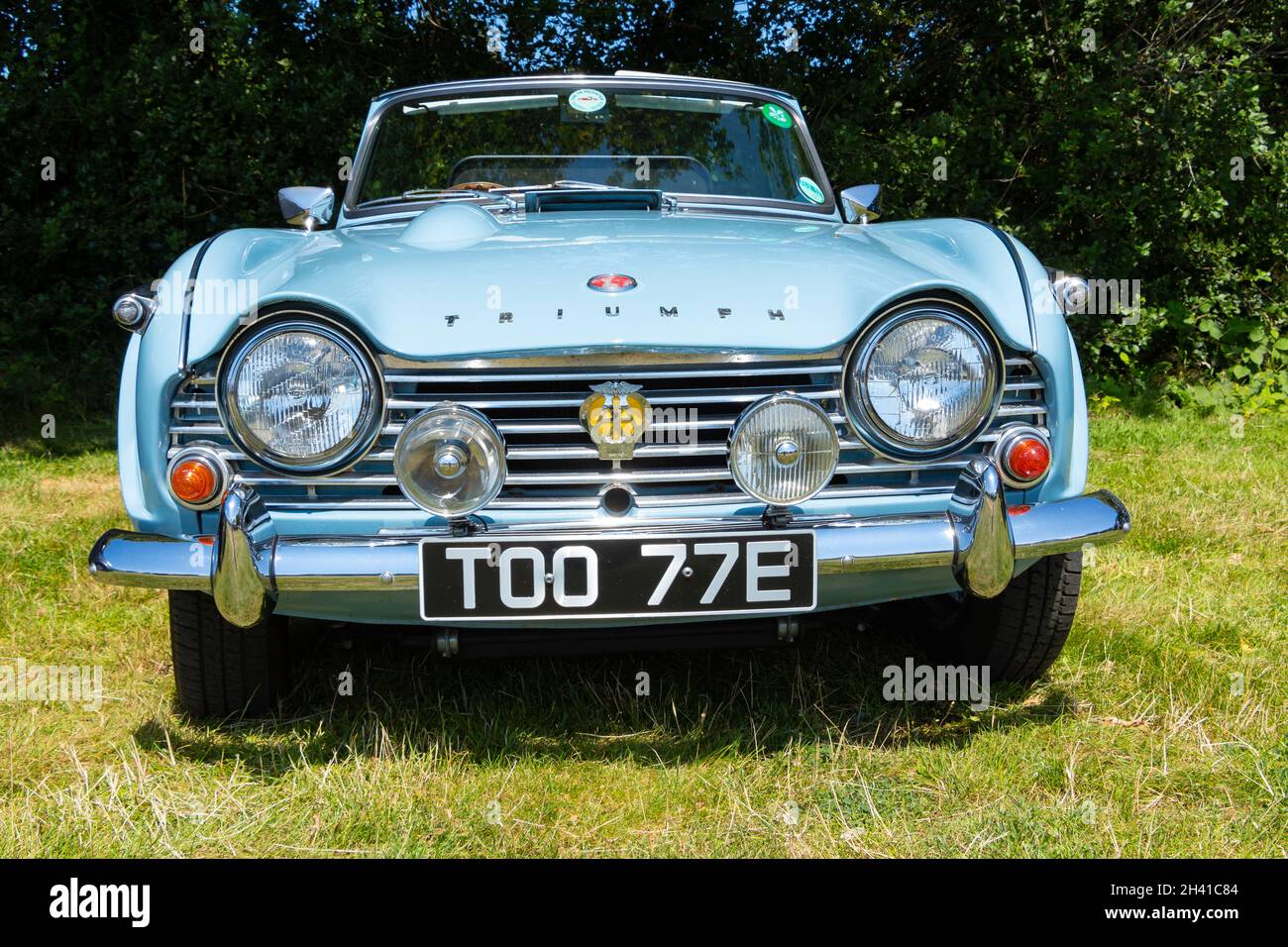 Vorderansicht des Triumph 1967 TR4A IRS ZU 77E Stockfoto