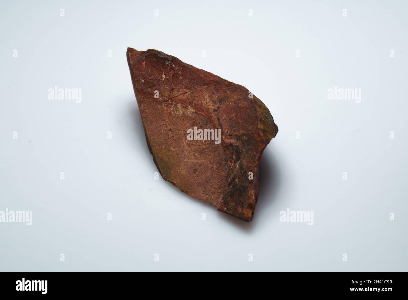 Natürliches Jaspis-Mukait-Erz auf dem Hintergrund Stockfoto