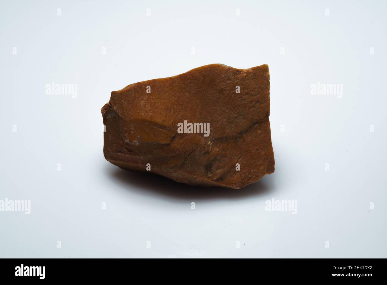 Natürliches Jaspis-Mukait-Erz auf dem Hintergrund Stockfoto