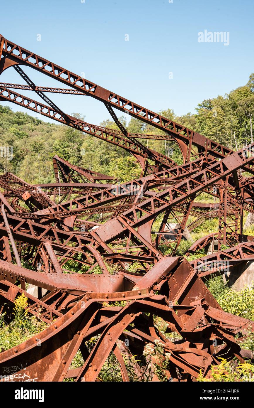 Zerstörte die historische Kinzua-Eisenbahnbrücke, nachdem ein Tornado durch Pennsylvania, USA, gefahren war Stockfoto