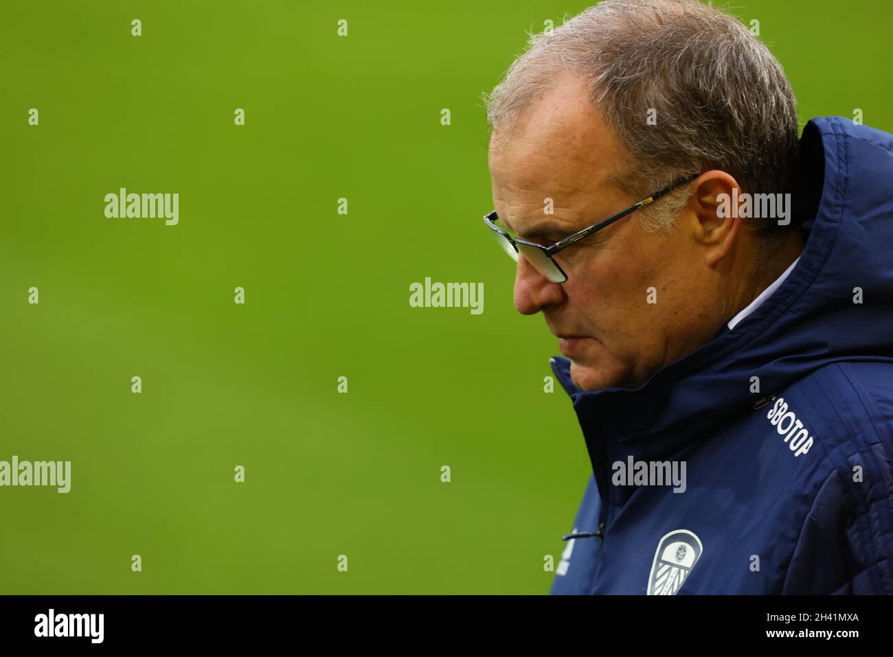 Carrow Road, Norwich, Großbritannien. Oktober 2021. Premier League Football, Norwich City versus Leeds United; Leeds United Manager Marcelo Bielsa Credit: Action Plus Sports/Alamy Live News Stockfoto