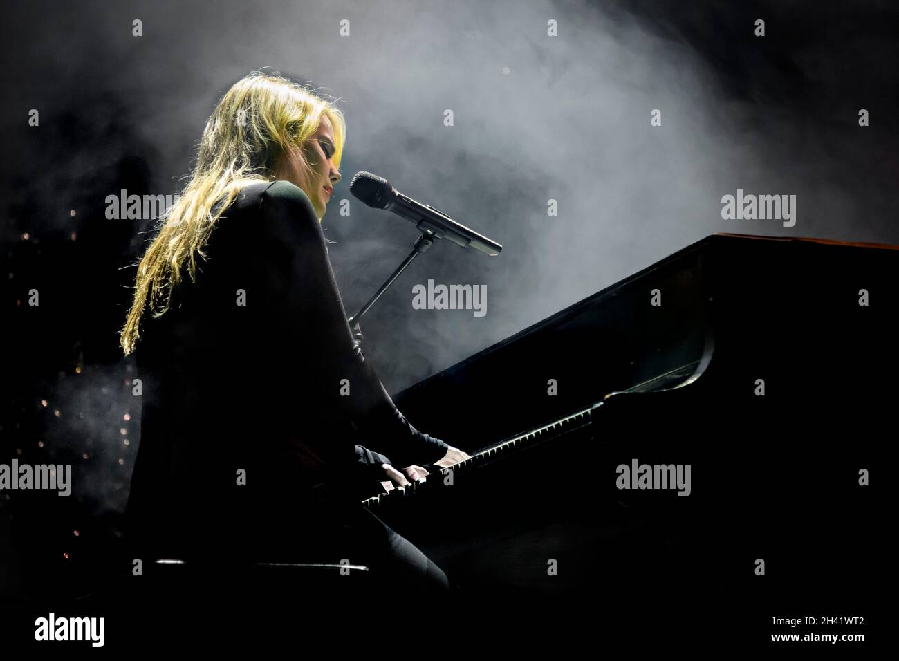 29. Oktober 2021, Toronto, Ontario, Kanada: Die französische kanadische Sängerin Beatrice Martin aka Coeur de Pirate spielte eine ausverkaufte Show in der Danforth Music Hall in Toronto. Im Bild: Beatrice Martin (Bild: © Angel Marchini/ZUMA Press Wire) Stockfoto