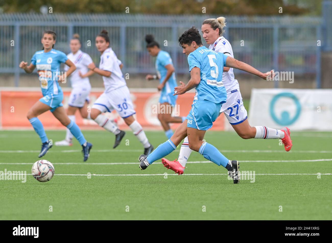 Barra-Napoli Caduti di Brema Stadium, Neapel, Italien, 31. Oktober 2021, Paola Di Marino (5) Napoli Femminile kontrolliert den Ball während des Spiels Napoli Femminile gegen UC Sampdoria - Italienischer Fußball Serie A Women Stockfoto