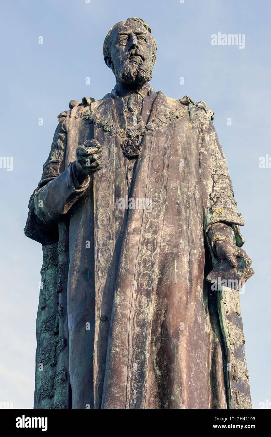 Statue auf der Eastbourne Promenade von Spencer Compton, 8. Duke of Devonshire und ehemaliger Bürgermeister von Eastbourne 1897-1898, Eastbourne, West Sussex, England, Großbritannien Stockfoto