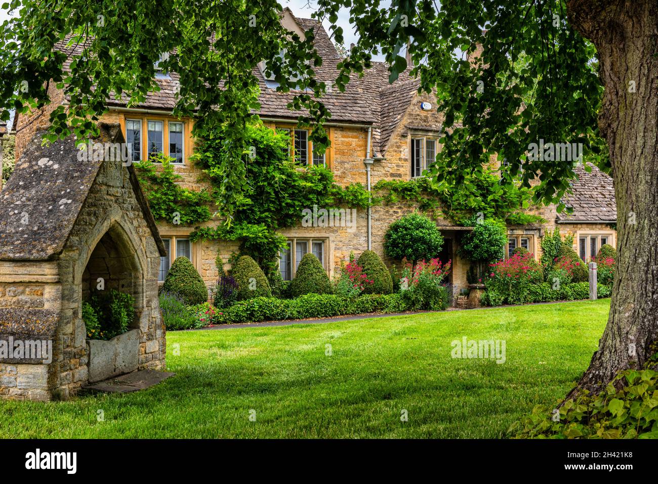 Das wunderschöne Dorf Lower Slaughter in den Cotswolds in Gloucestershire, England Stockfoto
