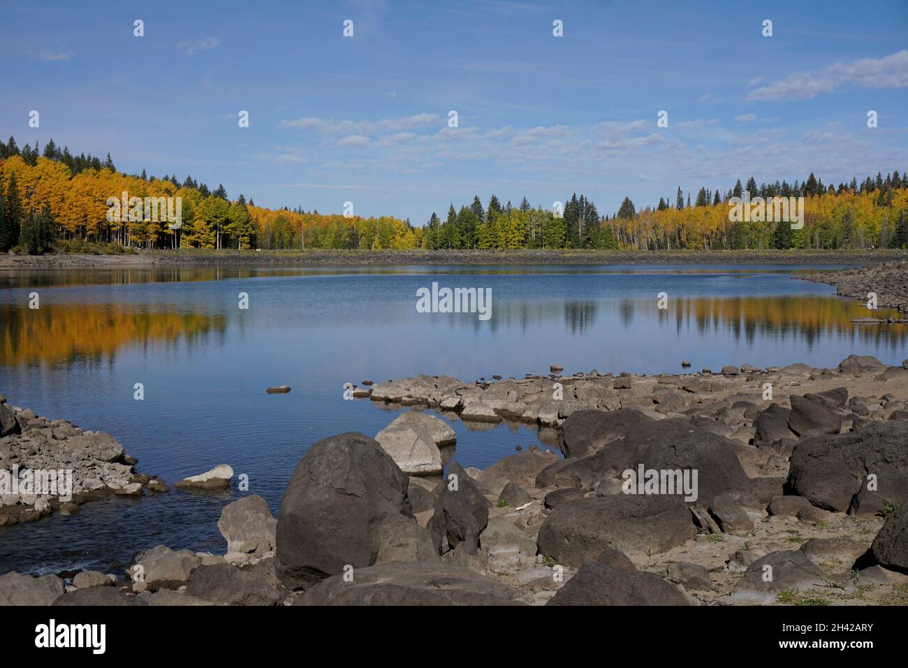 Sunset Lake entlang der malerischen Nebenstraße von Grand Mesa in Colorado Stockfoto
