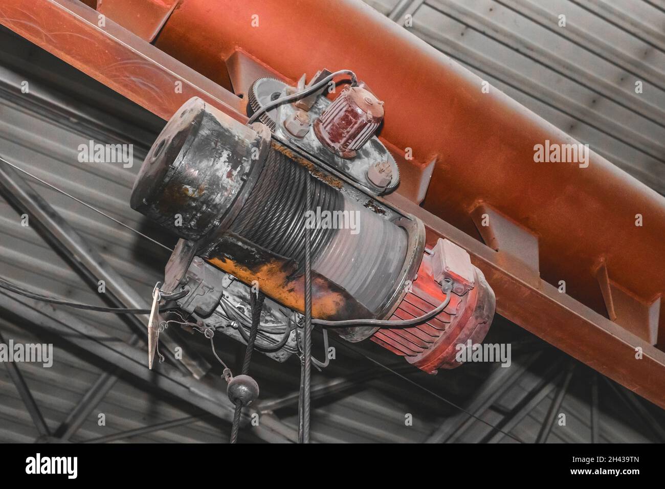 Elektrischer Seilzug Hebemechanismus Industrie telfer und Ausrüstung mit Seil. Stockfoto