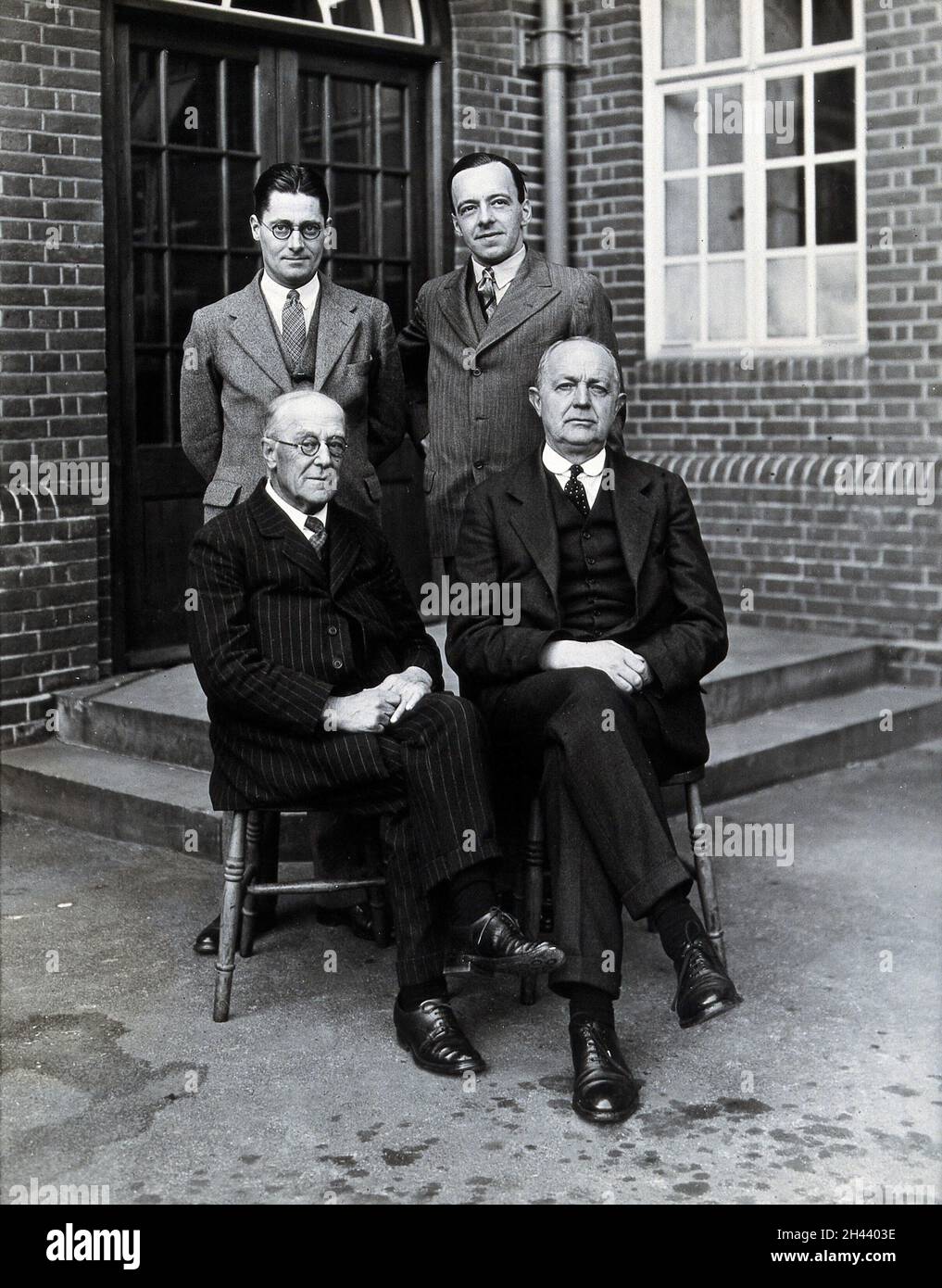 Louis Cobbett, Henry Roy Dean, Howard Walter Florey und Harry Norman Green. Foto kopieren, ca. 1960, nach dem Originalfoto, ca. 1935. Stockfoto