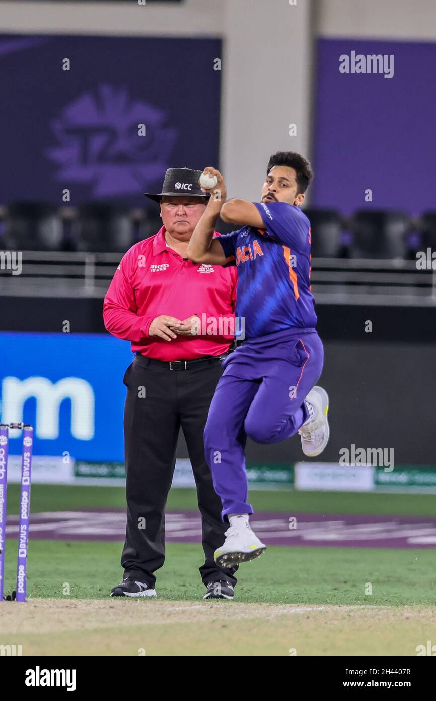 DUBAI, VAE, 0CT 31, 2021: ICC T20 WORLD CUP : Indien vs Neuseeland : Sharadul Thakkur während der ICC Cricket T20 World Cup im Dubai International Cricket Stadium am Sonntag. Foto : Seshadri sukumar Kredit: Seshadri SUKUMAR/Alamy Live News Stockfoto