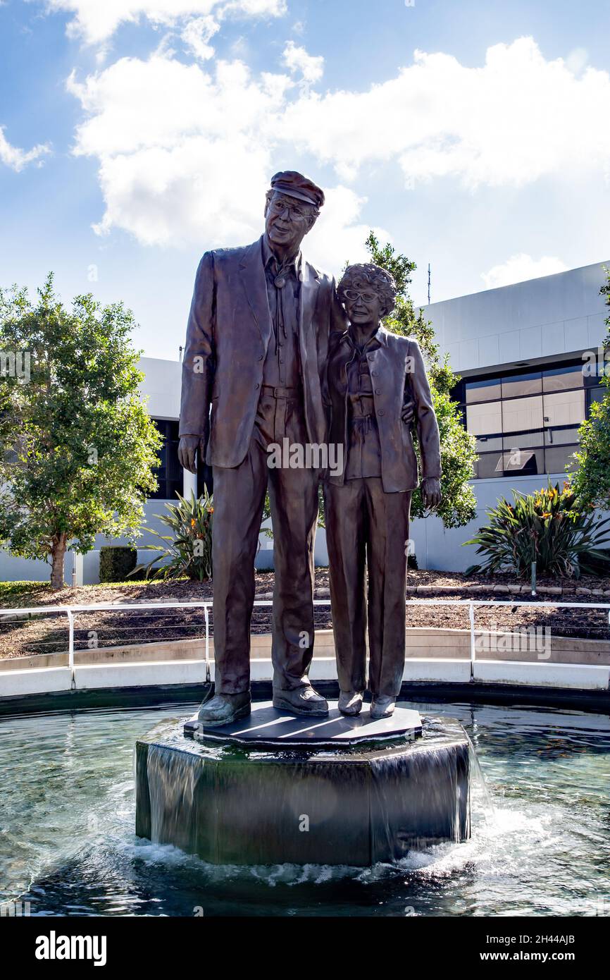 Bill France Sr., Mitbegründer von NASDAR, und seine Frau Anne werden in einer Bronzestatue in Erinnerung gerufen Stockfoto