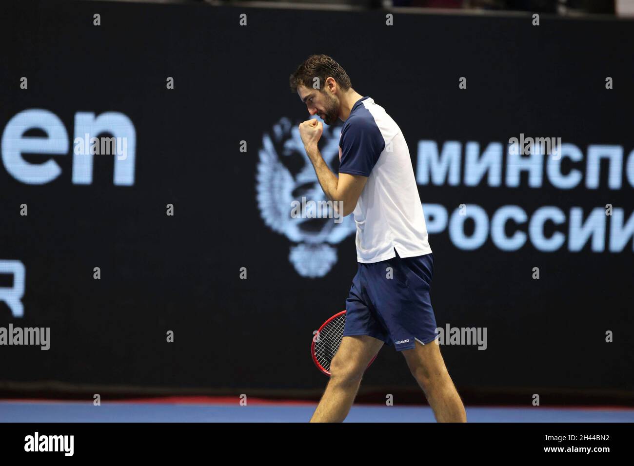 St. Petersburg, Russland. Oktober 2021. Marin Cilic aus Kroatien gesehen während des St. Petersburg Open Tennisturniers 2021 gegen Taylor Fritz aus den USA in der Sibur Arena. Endergebnis; Taylor Fritz 1:2 Marin Cilic. Kredit: SOPA Images Limited/Alamy Live Nachrichten Stockfoto