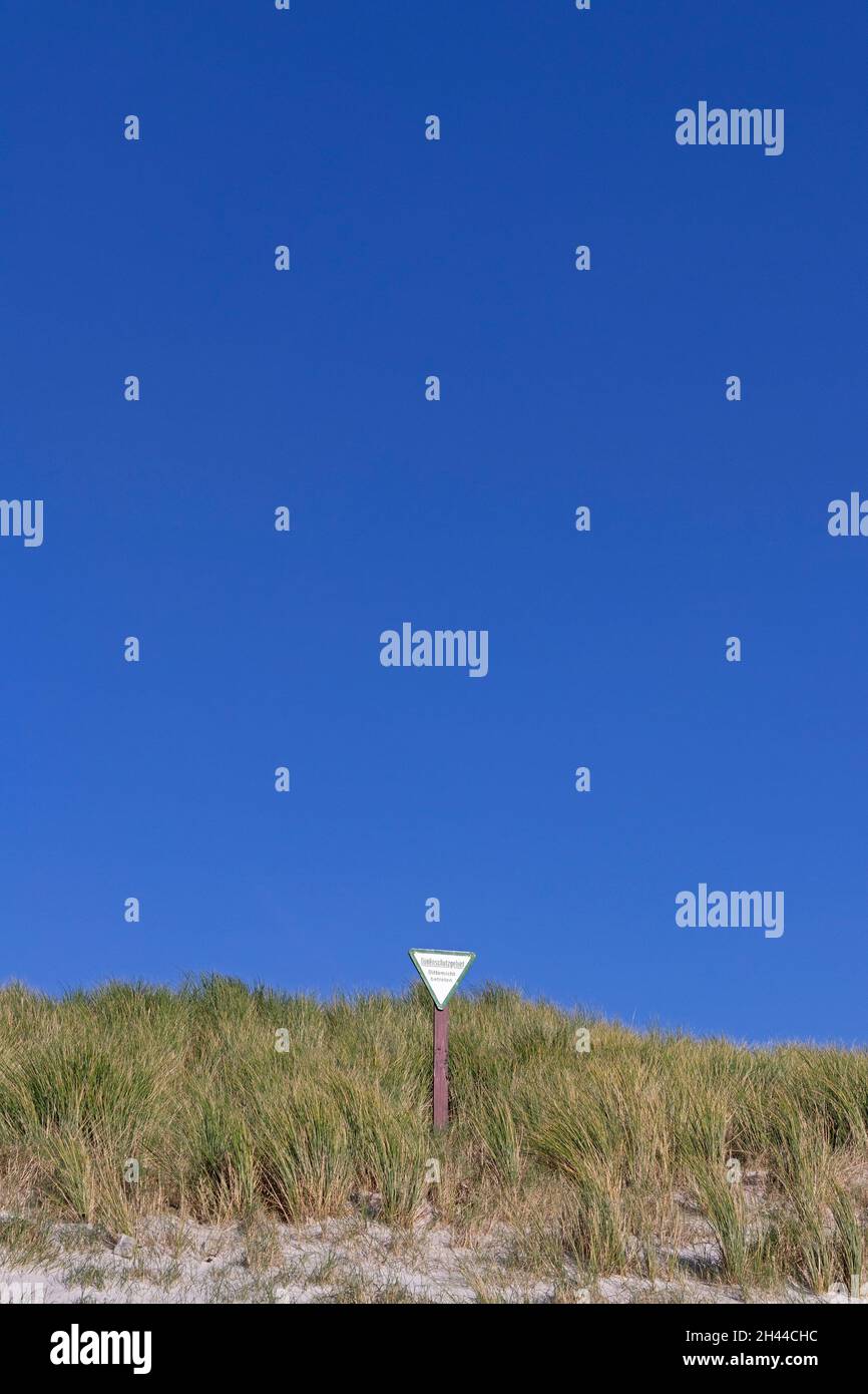 Kein Eindringungsschild in den Dünen auf Düne, Helgoland Island, Schleswig-Holstein, Deutschland Stockfoto