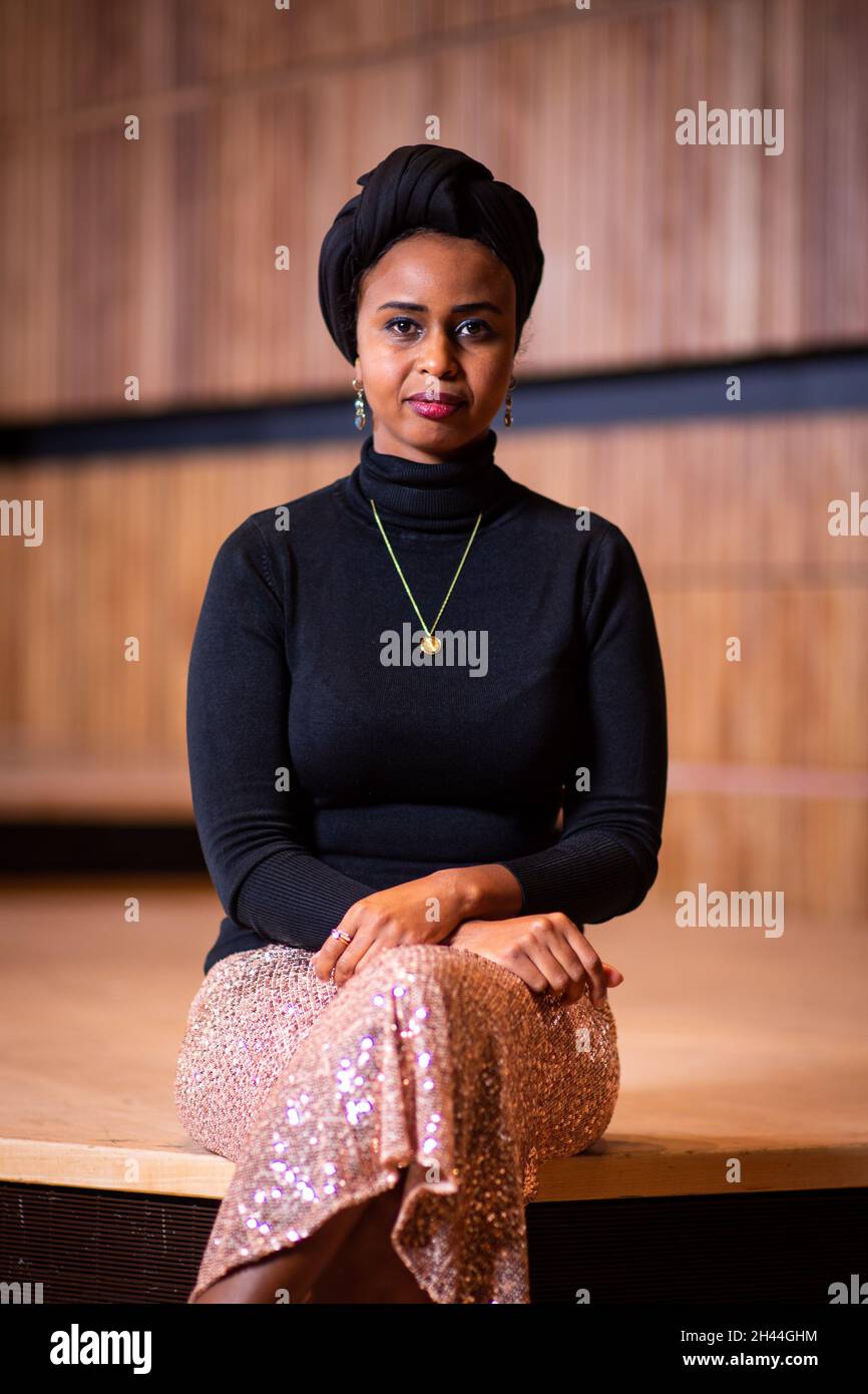 London, Großbritannien. 31. Oktober 2021. Nadifa Mohamed, einer der sechs Autoren auf der Shortlist für den Booker Prize 2021, während eines Fotoanrufs in der Royal Festival Hall in London. Bilddatum: Sonntag, 31. Oktober 2021. Bildnachweis sollte lauten: Matt Crossick/Empics/Alamy Live News Stockfoto