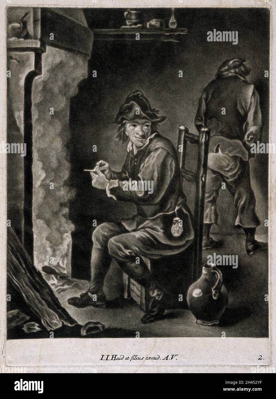 Ein Mann sitzt und füllt seine Pfeife am Feuer, hinter einem Mann löst sich ein Mann gegen die Wand. Mezzotint von I. Haid et filius nach D. Teniers, dem Jüngeren (?). Stockfoto Ein Mann sitzt und füllt seine Pfeife am Feuer, hinter einem Mann löst sich ein Mann gegen die Wand. Mezzotint von I. Haid et filius nach D. Teniers, dem Jüngeren (?). Stockfoto