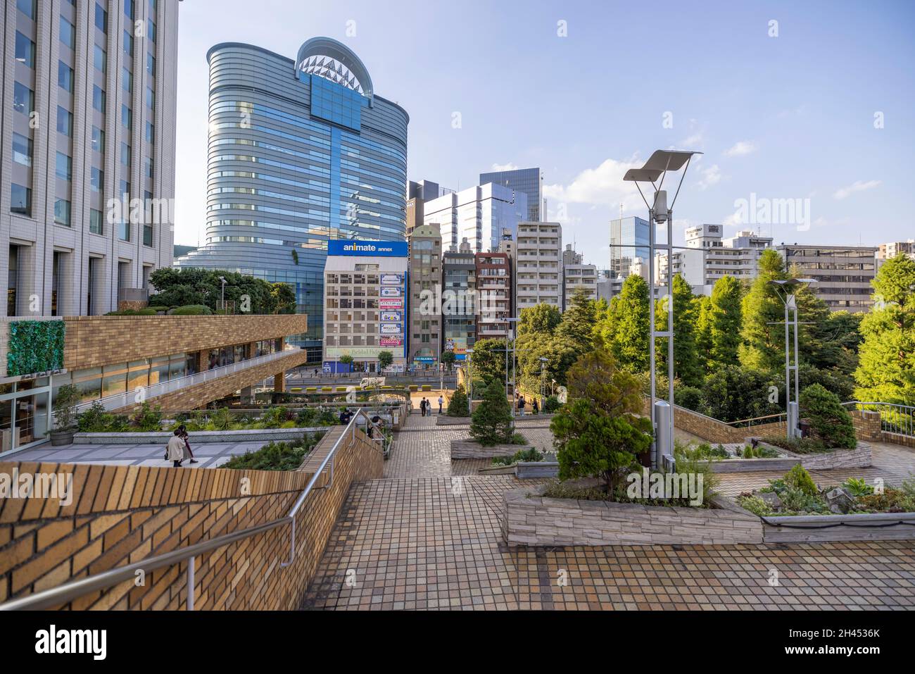 Sunshine City ist eines der berühmten Touristenziele und Einkaufszentren in Tokio. Es liegt in Ikebukuro. Tausende von Menschen besuchen jeden Tag. Stockfoto