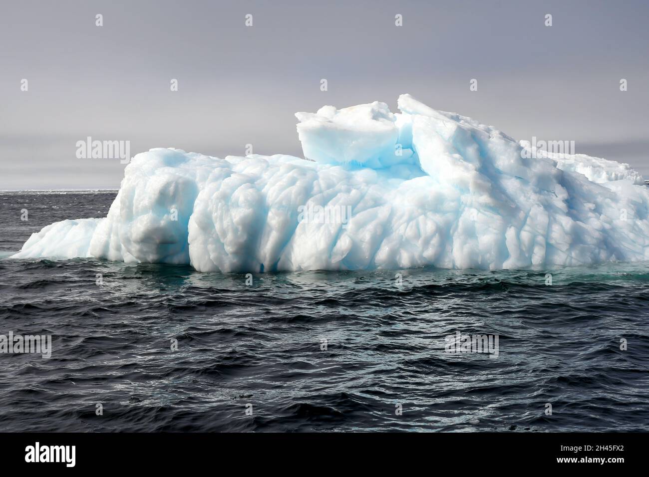 Eisberg vor der Küste Grönlands Stockfoto