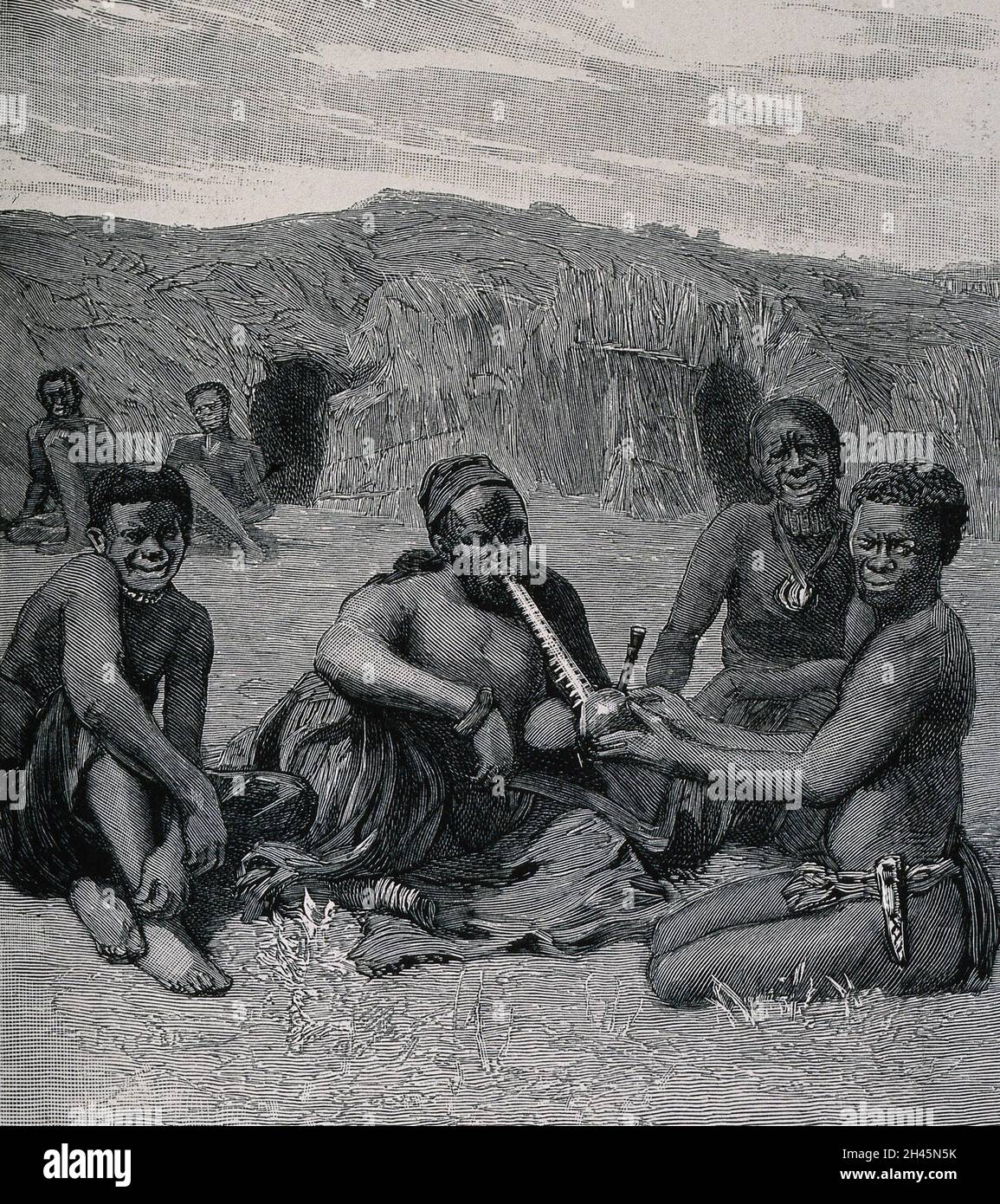 Ein afrikanischer Häuptling des Barotsi-Stammes raucht seine Pfeife, die von einer Frau gehalten wird. Holzstich. Stockfoto