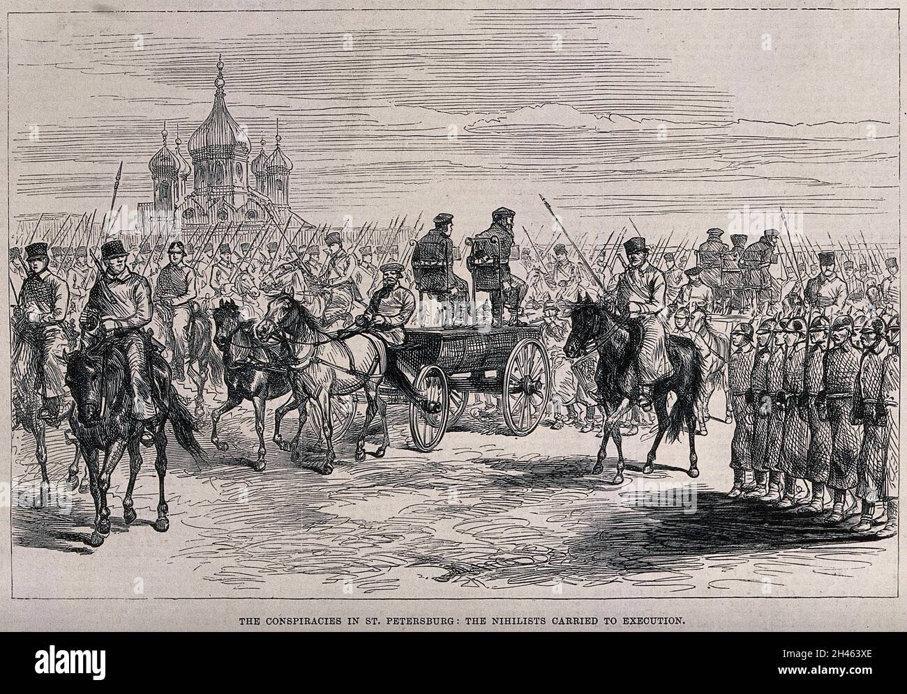Russische Nihilisten, die auf Pferden gezogenen Plattformen an Stühlen festgebunden waren, wurden auf dem Weg zu ihrer Hinrichtung in St. Petersburg an Gruppen von Soldaten vorbeigeführt. Holzstich. Stockfoto