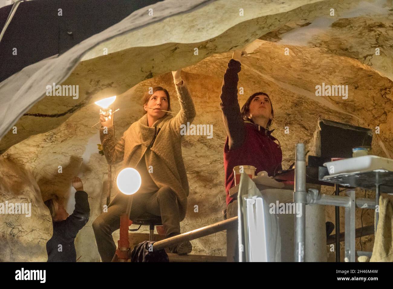 FRANKREICH, MONTIGNAC - LASCAUX, DORDOGNE (24): STANDORT DES STAATES LASCAUX 4 AM 12. OKTOBER 2016. SZENOGRAFISCHES GEBIET, DAS ACHT HAUPTTEILE DES F UMFASST Stockfoto