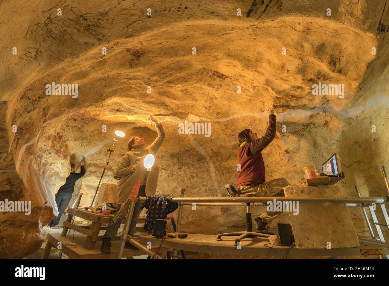 FRANKREICH, MONTIGNAC - LASCAUX, DORDOGNE (24): STANDORT DES STAATES LASCAUX 4 AM 12. OKTOBER 2016. SZENOGRAFISCHES GEBIET, DAS ACHT HAUPTTEILE DES F UMFASST Stockfoto