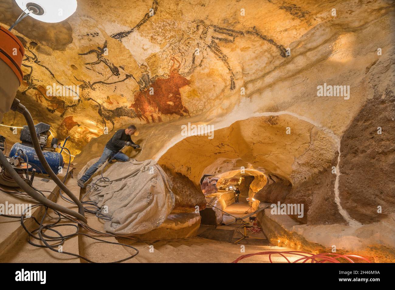 FRANKREICH, MONTIGNAC - LASCAUX, DORDOGNE (24): NENNEN SIE LASCAUX 4 AM 12. OKTOBER 2016. FOTOTOUR DURCH DAS INTEGRALE FAKSIMILE: DIE HALLE O Stockfoto