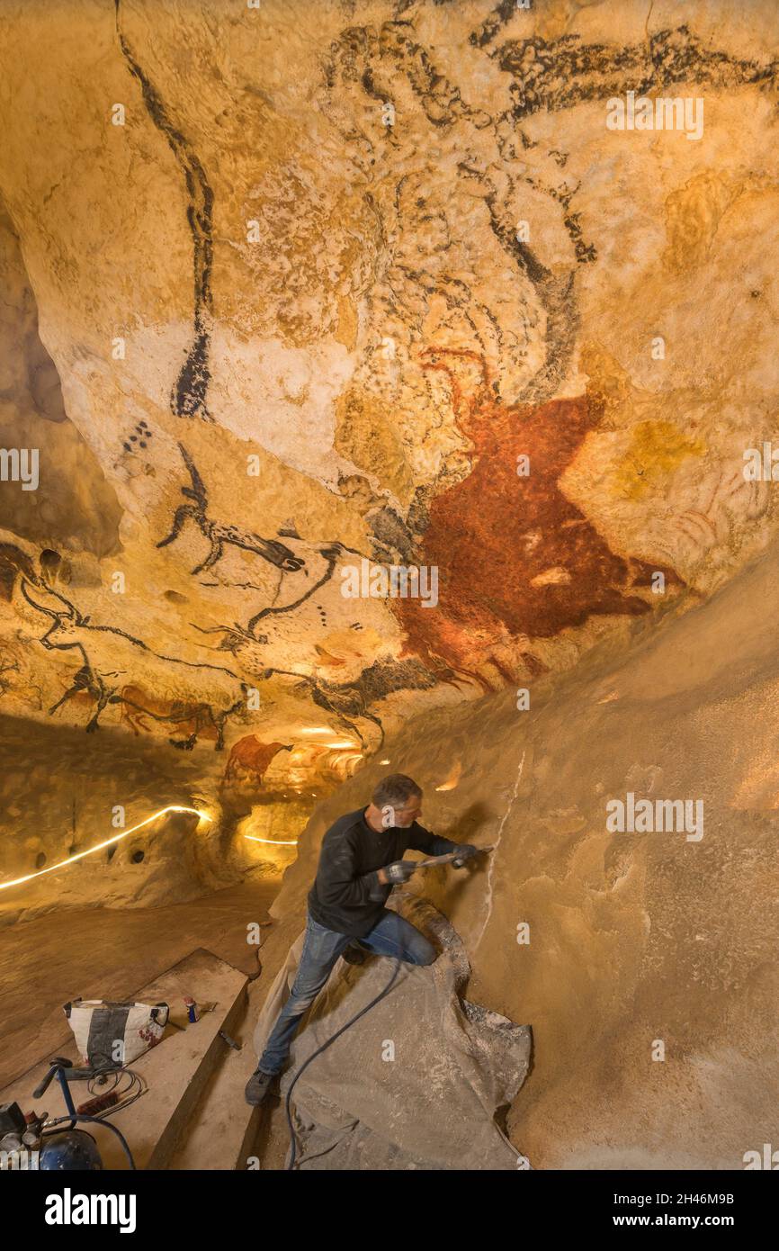 FRANKREICH, MONTIGNAC - LASCAUX, DORDOGNE (24): NENNEN SIE LASCAUX 4 AM 12. OKTOBER 2016. FOTOTOUR DURCH DAS INTEGRALE FAKSIMILE: DIE HALLE O Stockfoto