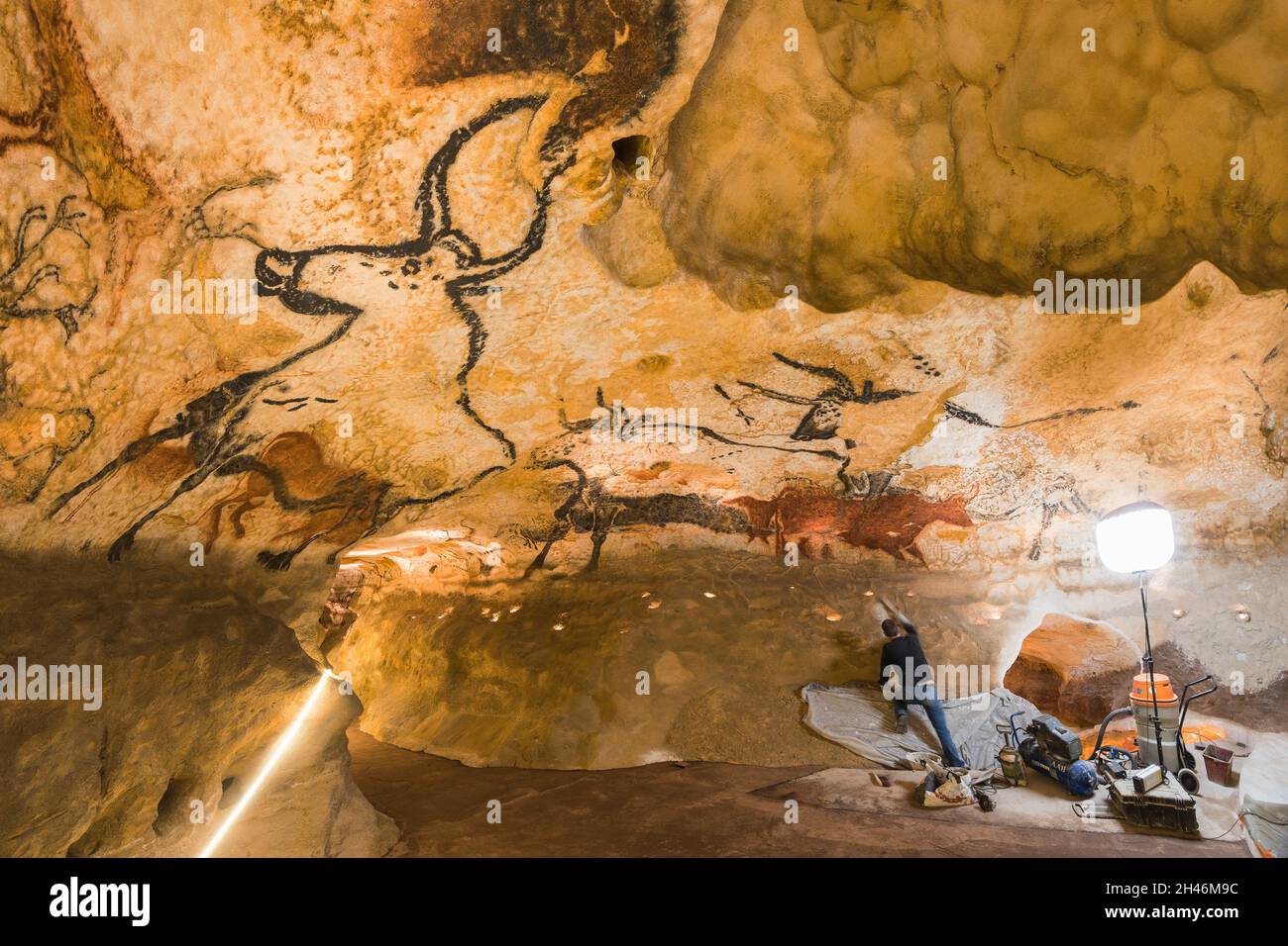 FRANKREICH, MONTIGNAC - LASCAUX, DORDOGNE (24): NENNEN SIE LASCAUX 4 AM 12. OKTOBER 2016. FOTOTOUR DURCH DAS INTEGRALE FAKSIMILE: DIE HALLE O Stockfoto