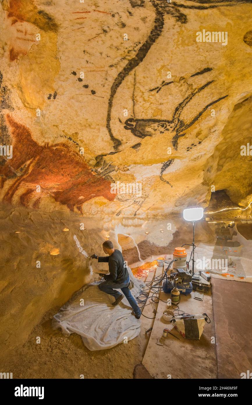 FRANKREICH, MONTIGNAC - LASCAUX, DORDOGNE (24): NENNEN SIE LASCAUX 4 AM 12. OKTOBER 2016. FOTOTOUR DURCH DAS INTEGRALE FAKSIMILE: DIE HALLE O Stockfoto