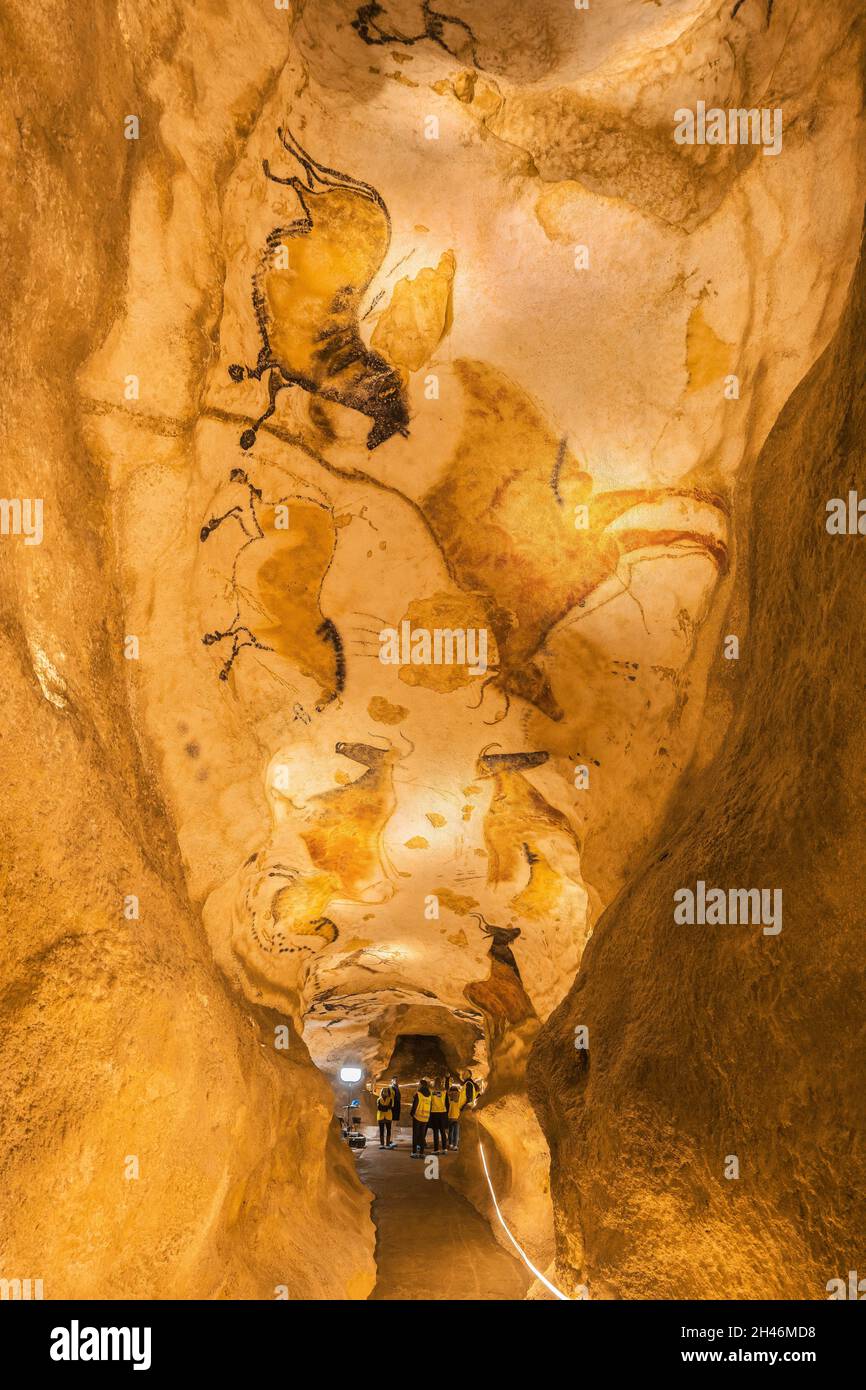 FRANKREICH, MONTIGNAC - LASCAUX, DORDOGNE (24): NENNEN SIE LASCAUX 4 12. OKTOBER 2016. FOTOTOUR DURCH DAS INTEGRALE FAKSIMILE : DER AXIALE TAUCHGANG Stockfoto