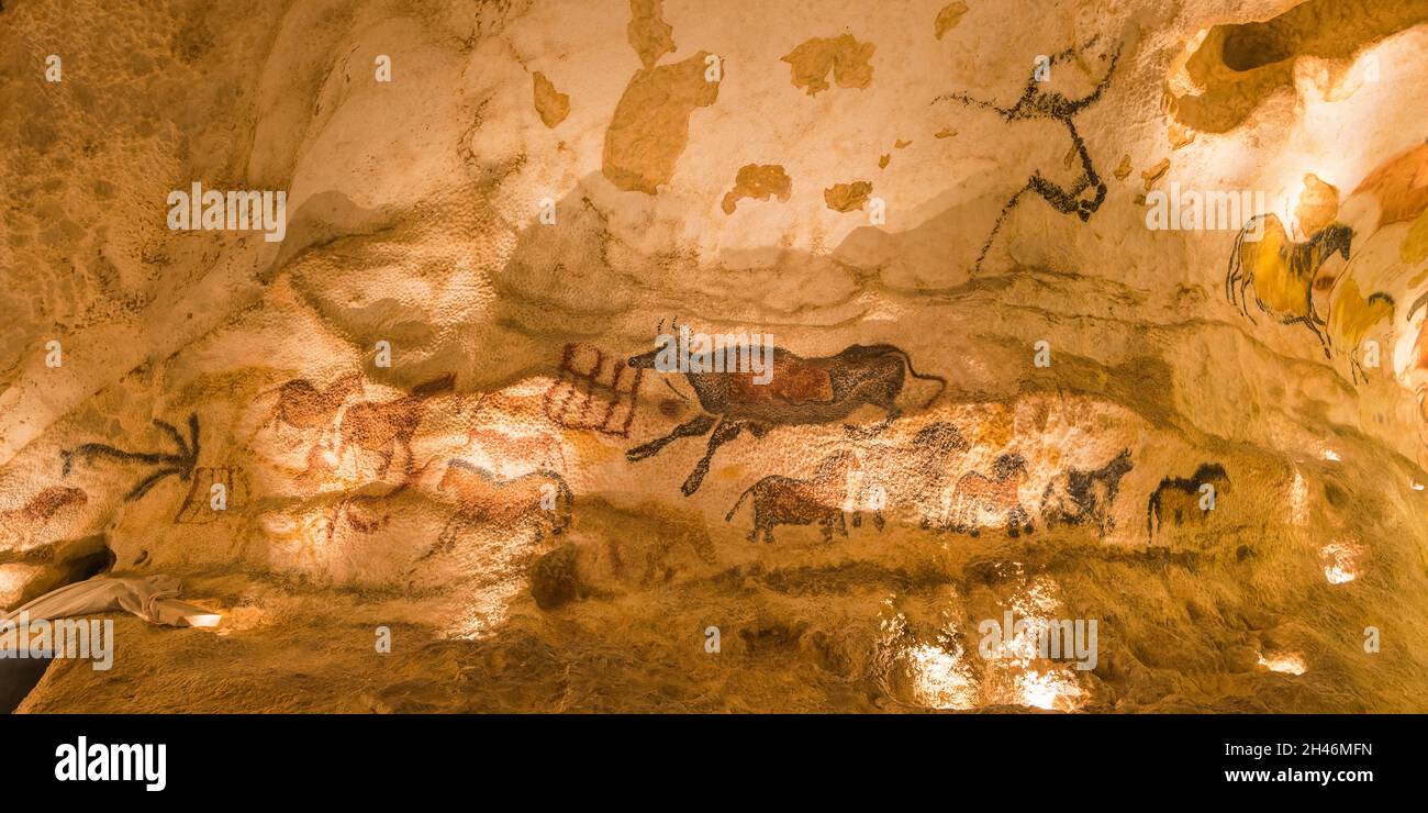 FRANKREICH, MONTIGNAC - LASCAUX, DORDOGNE (24): NENNEN SIE LASCAUX 4 12. OKTOBER 2016. FOTOTOUR DURCH DAS INTEGRALE FAKSIMILE : DER AXIALE TAUCHGANG Stockfoto