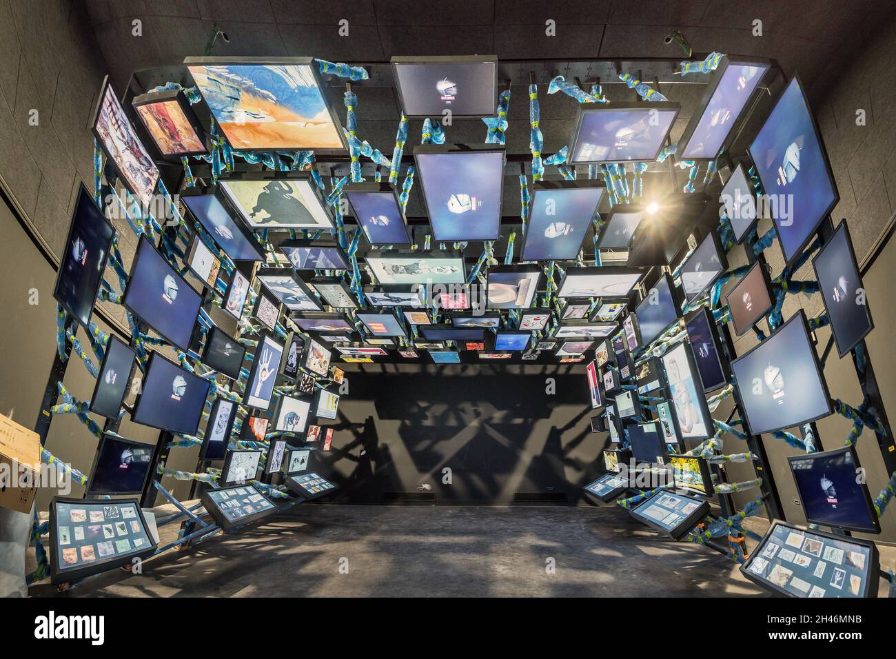 FRANKREICH, MONTIGNAC - LASCAUX, DORDOGNE (24) : STATE THE SITE OF LASCAUX 4 12. OKTOBER 2016 : DIE VIRTUELLE GALERIE, WO BESUCHER AUF BILDSCHIRMEN ENTDECKEN 'MI Stockfoto