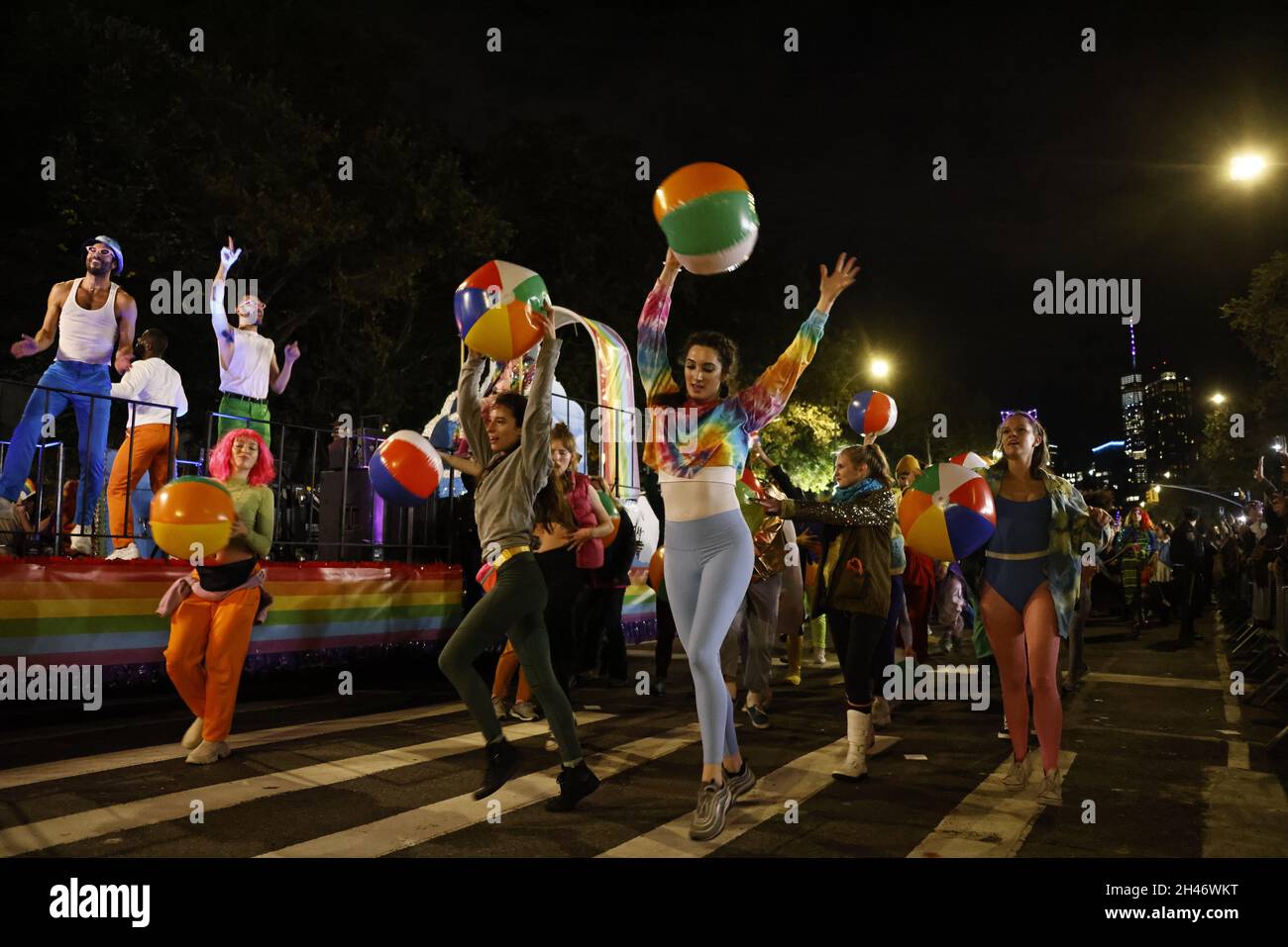New York, USA. Oktober 2021. Menschen nehmen an der 48th Village Halloween Parade in New York City, USA, am 31. Oktober 2021 Teil. Quelle: Winston Zhou/Xinhua/Alamy Live News Stockfoto