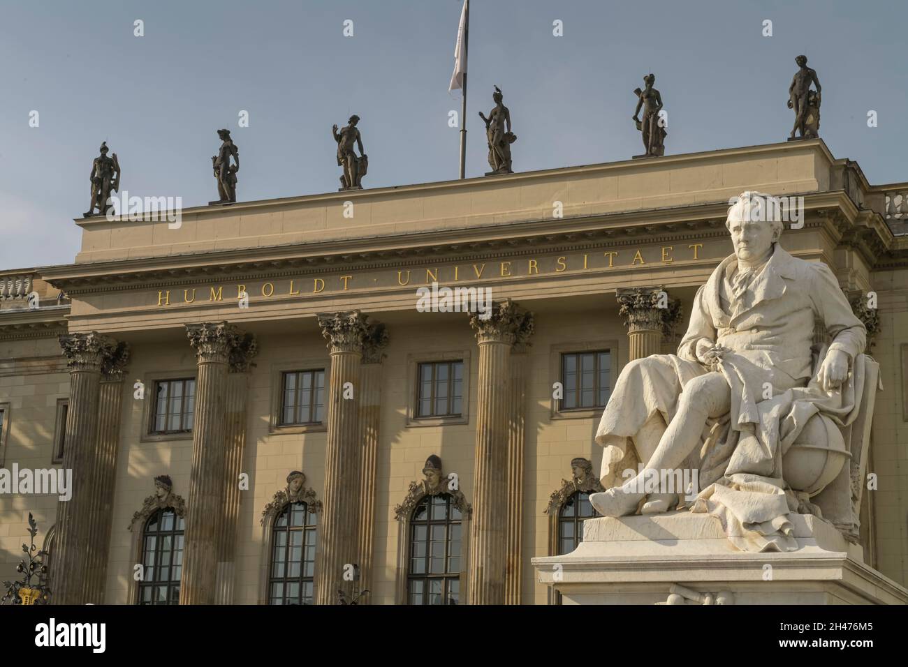 Denkmal Alexander von Humboldt, Hauptgebäude, Humboldt-Universität, Unter den Linden, Mitte, Berlin, Deutschland Stockfoto