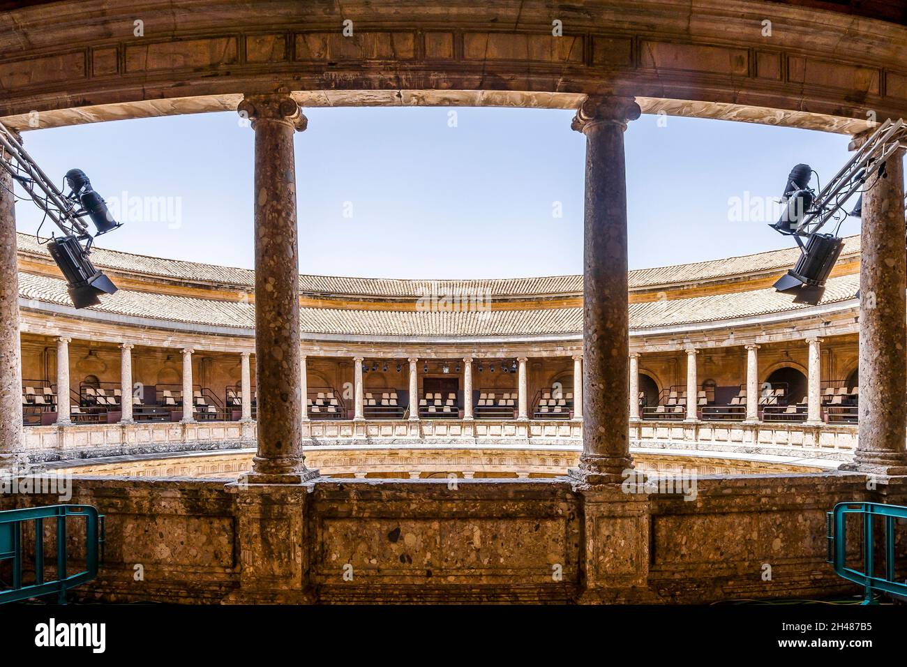 Palast Karls V., der in ein Amphitheater im Palastkomplex Alhambra in Granada, Andalusien, Spanien umgewandelt wurde Stockfoto
