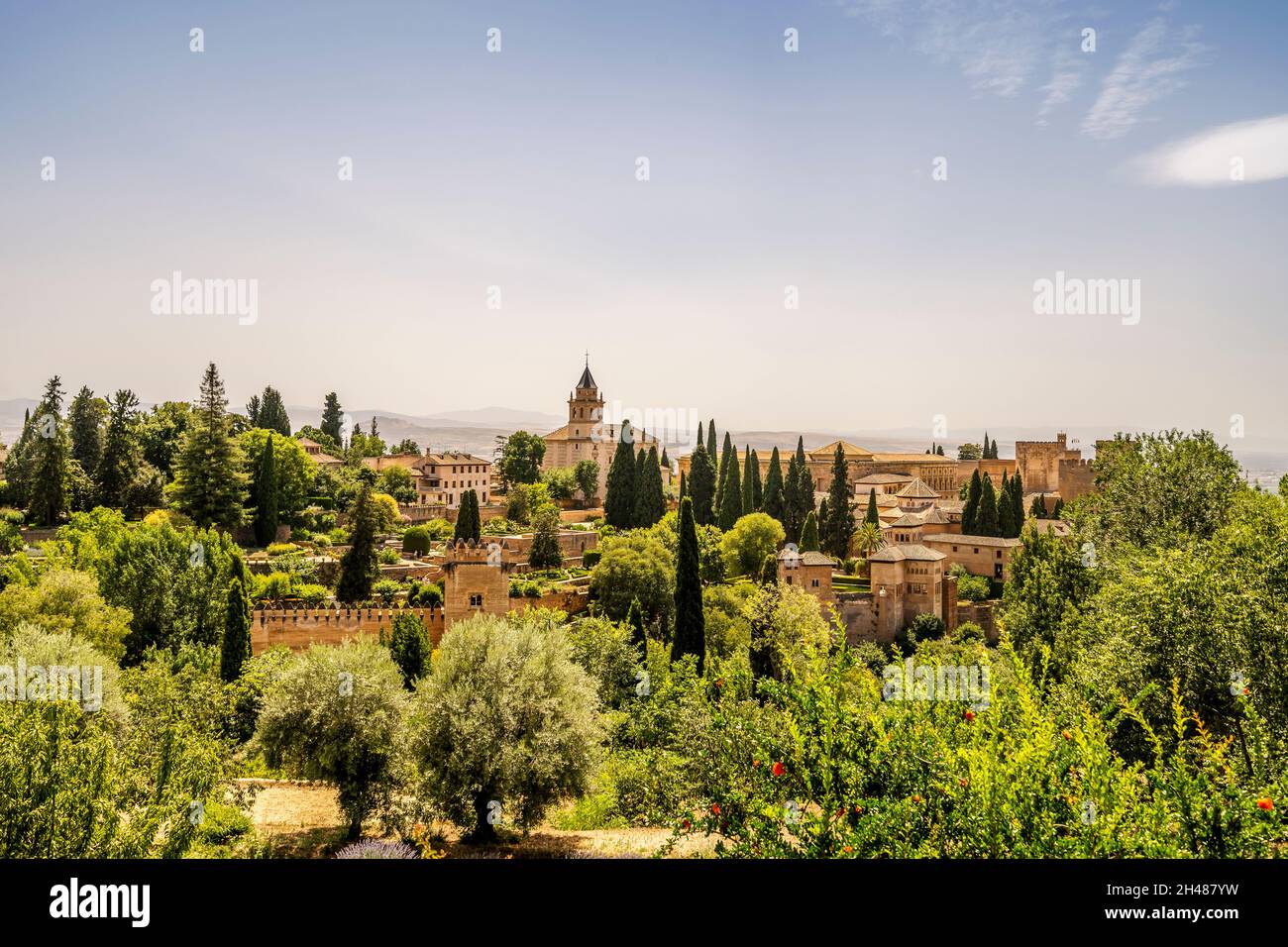 Blick auf den arabischen Palastkomplex Alhambra in Granada, Spanien Stockfoto