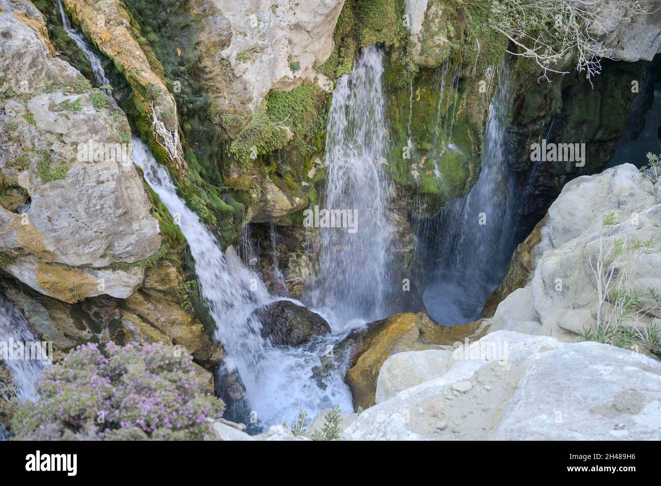 Wasserfall, Kourtaliotiko-Schlucht, Kreta, Griechenland Stockfoto