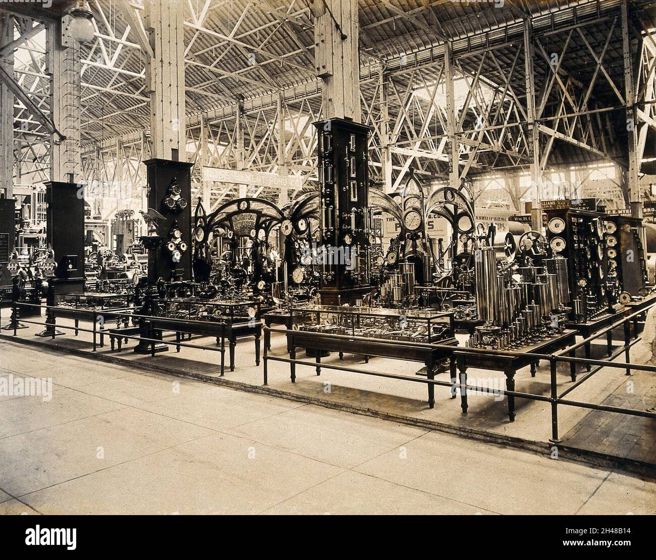 Die Weltausstellung 1904, St. Louis, Missouri: Der Palast der Maschinen stellt aus. Foto, 1904. Stockfoto