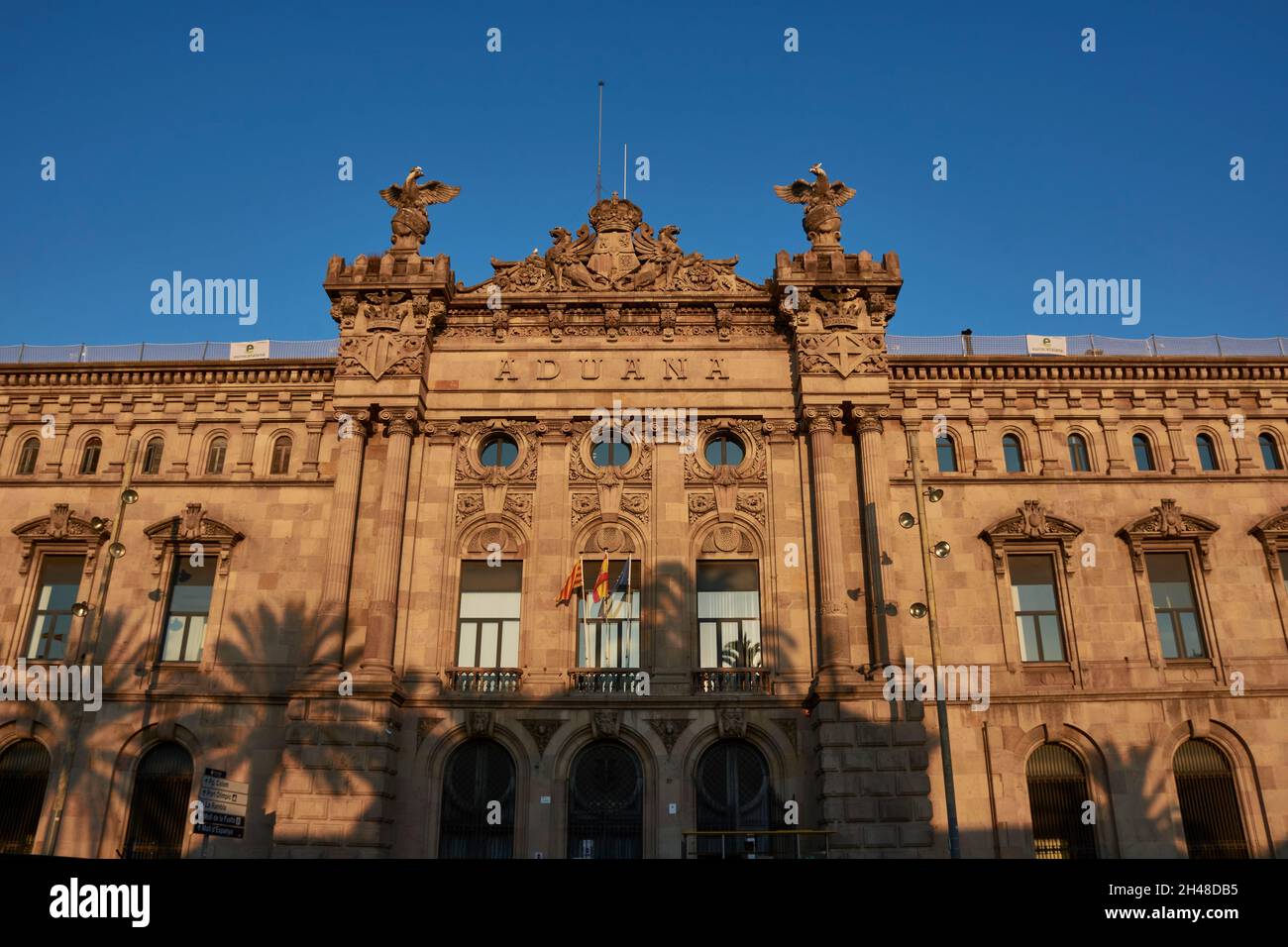 Fassade des Zollgebäudes in Barcelona, Katalonien, Spanien Stockfoto
