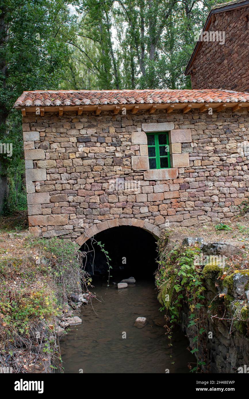 Alte Mühlen zur Verarbeitung von Weizen in Spanien. Stockfoto