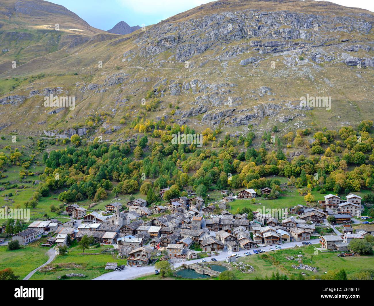 Bonneval-sur-Arc; letztes und höchstes Dorf (1800 Meter ü.d.M.) im Maurienne-Tal. Savoie, Auvergne-Rhône-Alpes, Frankreich. Stockfoto