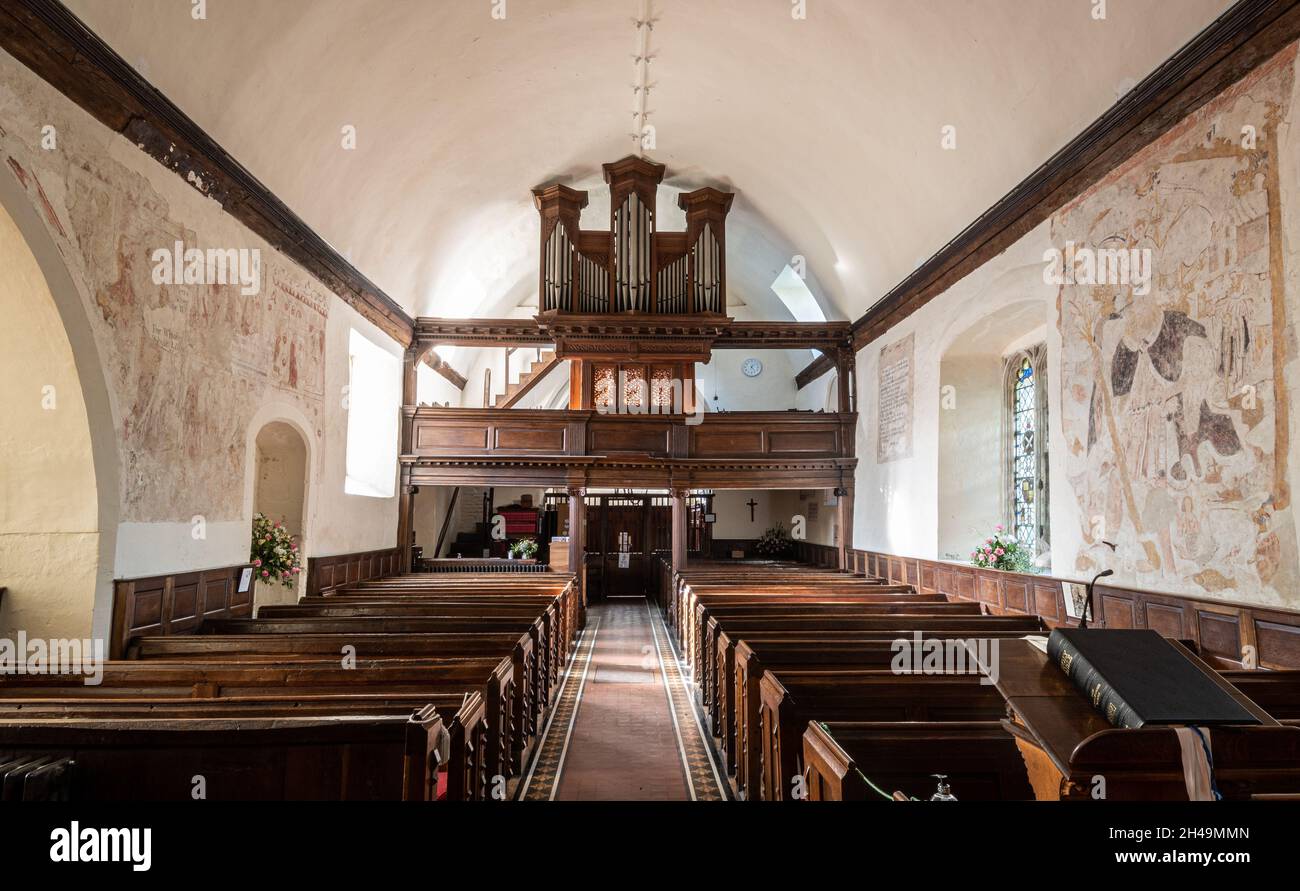 Historische Wandmalereien in der St. James' Church, Bramley Village, Hampshire, England, Großbritannien, Ein denkmalgeschütztes Gebäude Stockfoto